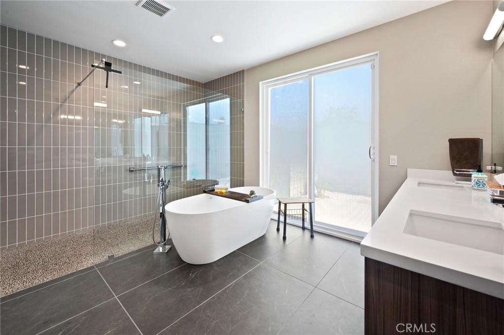 MLS #OC25196822 image #9