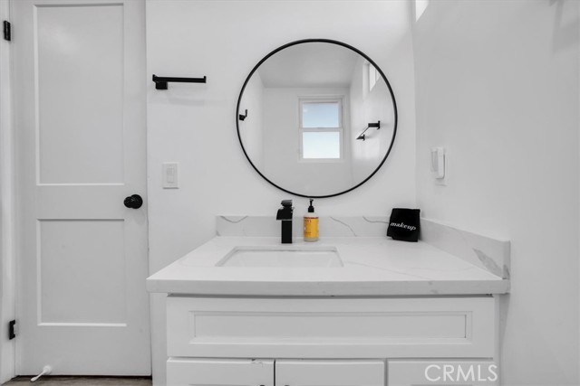 MLS #OC25198381 image #33