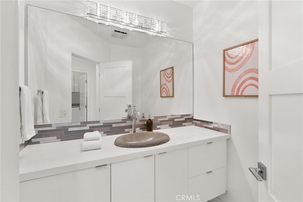 MLS #OC25199426 image #24