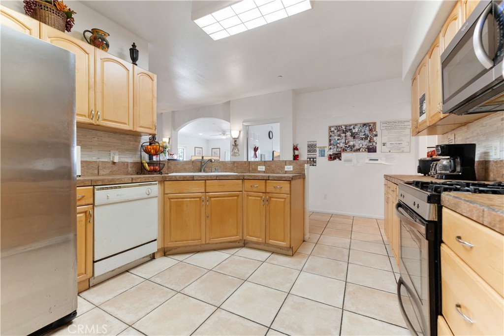 MLS #OC25213991 image #15