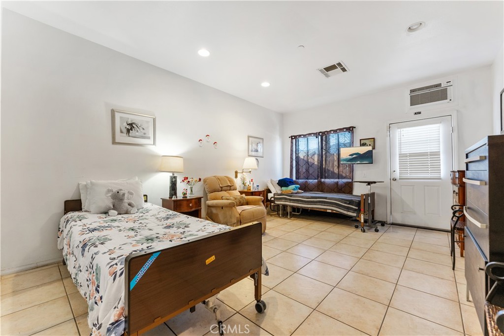 MLS #OC25213991 image #21