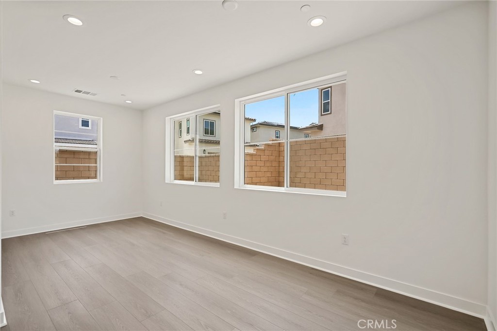 MLS #OC25216344 image #12