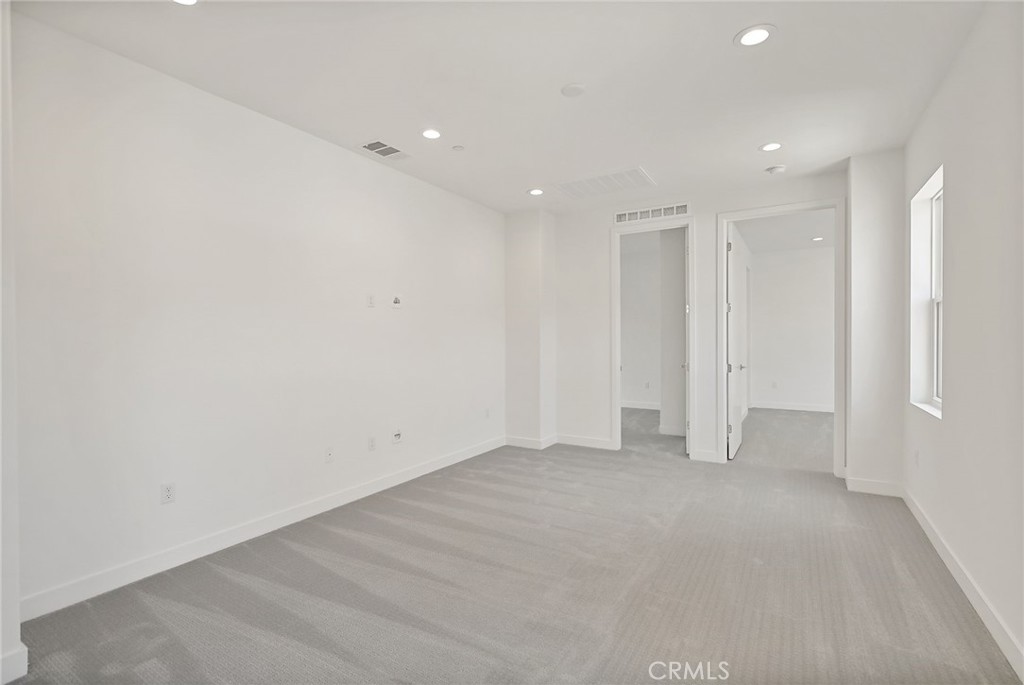 MLS #OC25216344 image #16