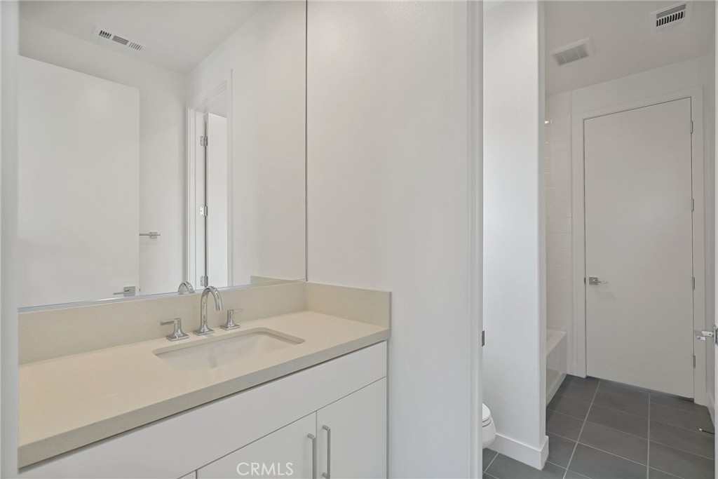 MLS #OC25216344 image #24