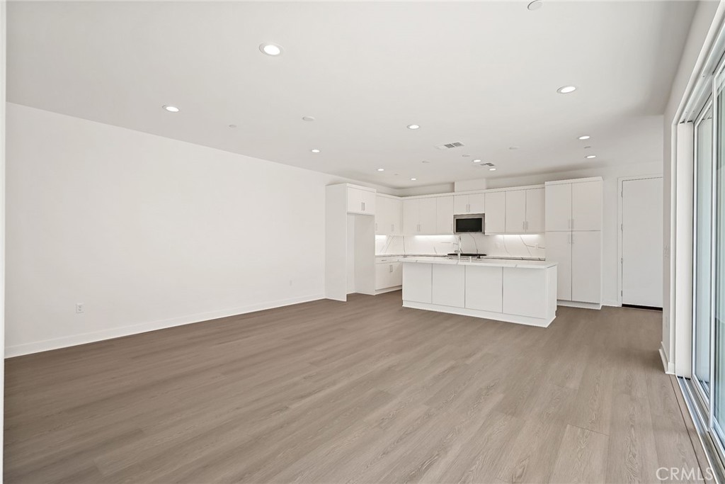 MLS #OC25216344 image #4