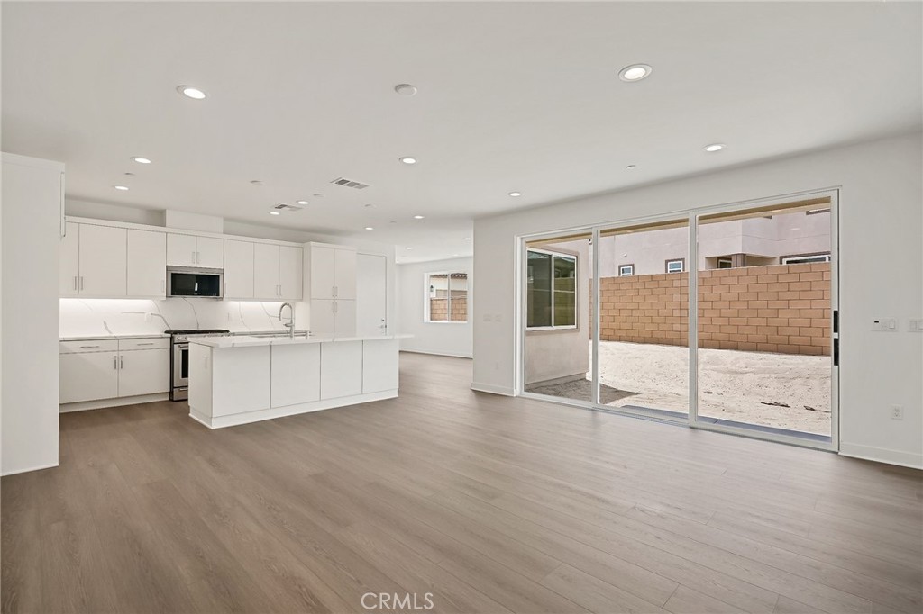 MLS #OC25216344 image #5