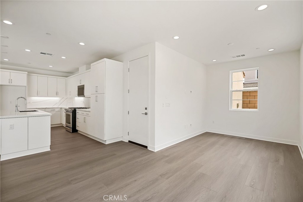 MLS #OC25216344 image #6