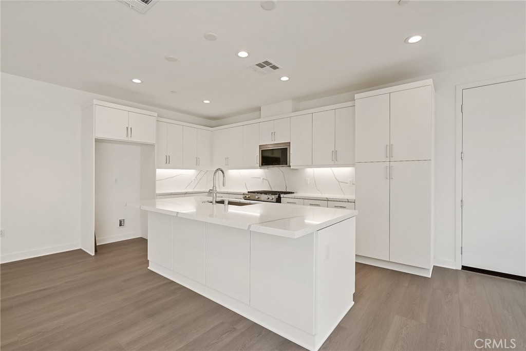 MLS #OC25216344 image #7