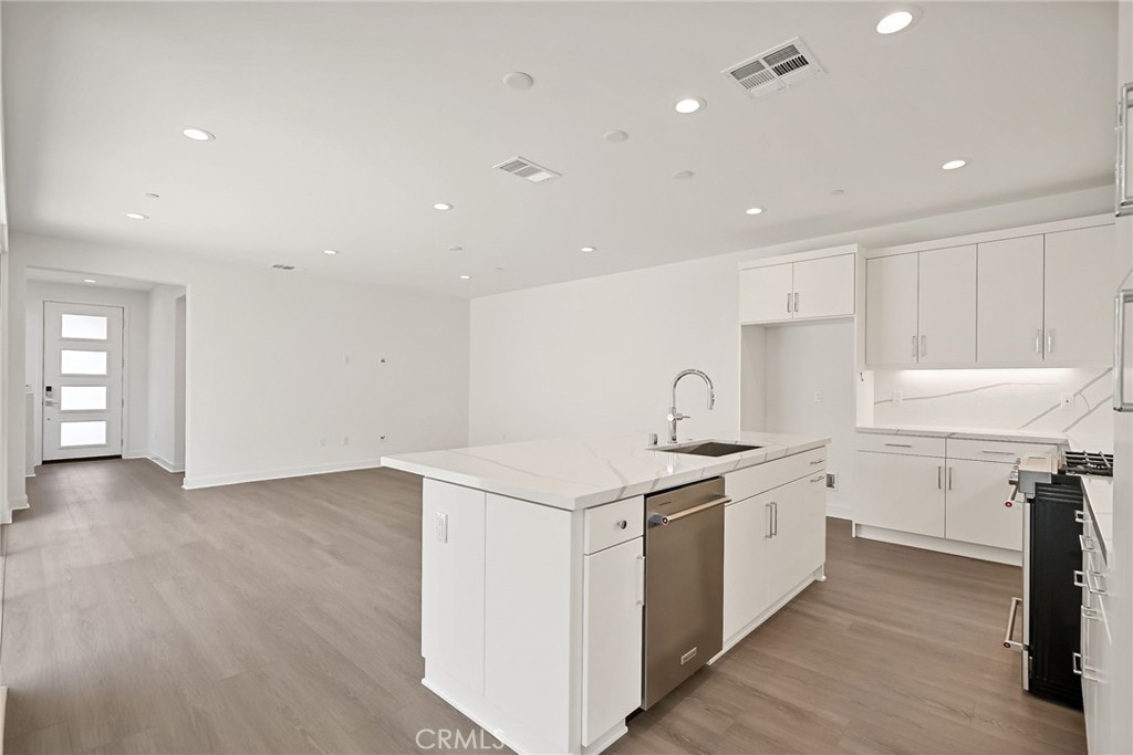 MLS #OC25216344 image #8