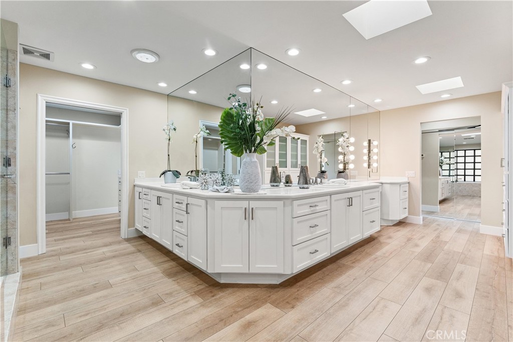 MLS #OC25217924 image #38