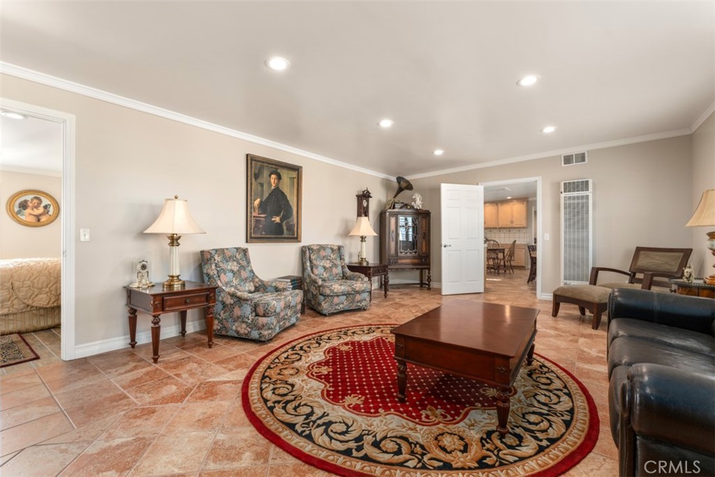 MLS #OC25218944 image #14