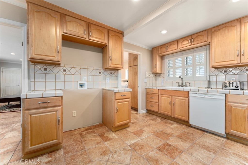 MLS #OC25218944 image #16