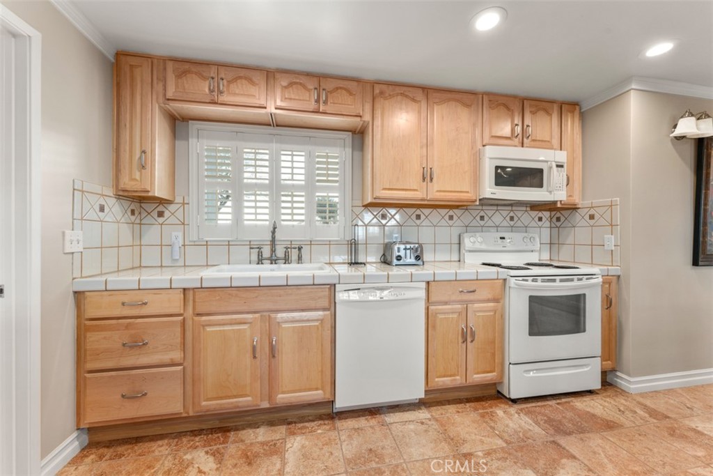 MLS #OC25218944 image #17