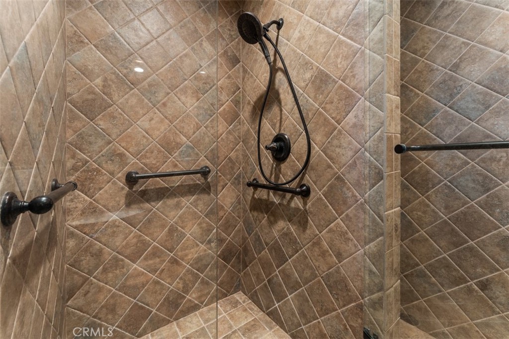 MLS #OC25218944 image #36