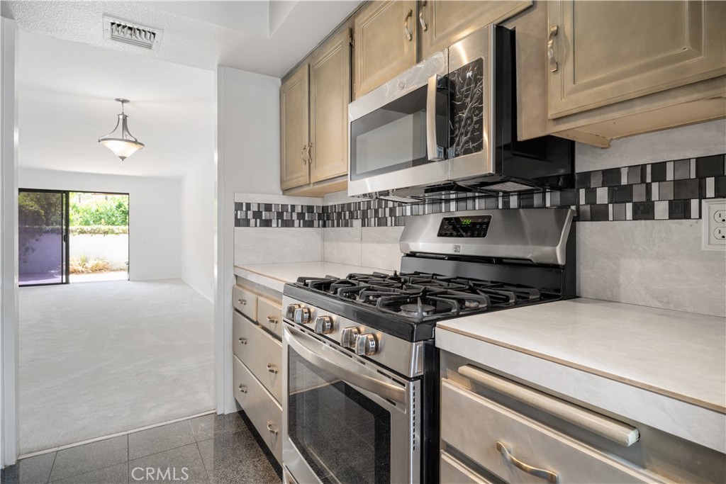 MLS #OC25219571 image #11