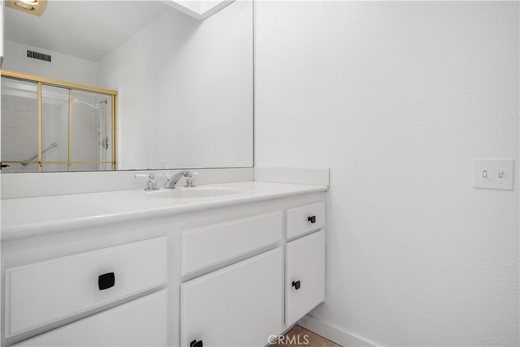 MLS #OC25219571 image #16