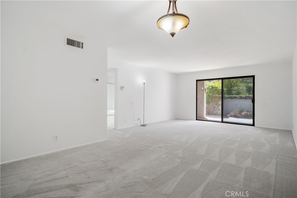 MLS #OC25219571 image #21