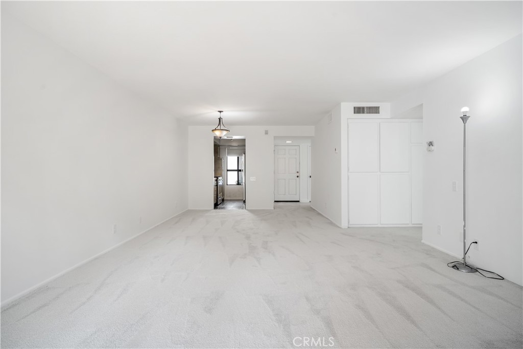 MLS #OC25219571 image #24