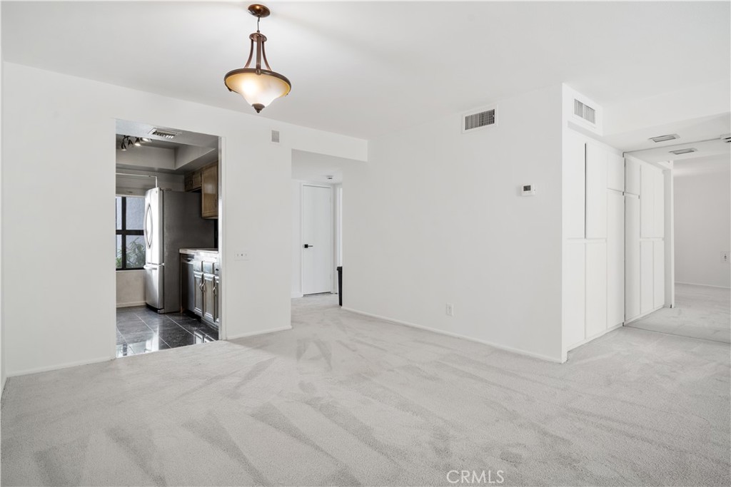 MLS #OC25219571 image #25