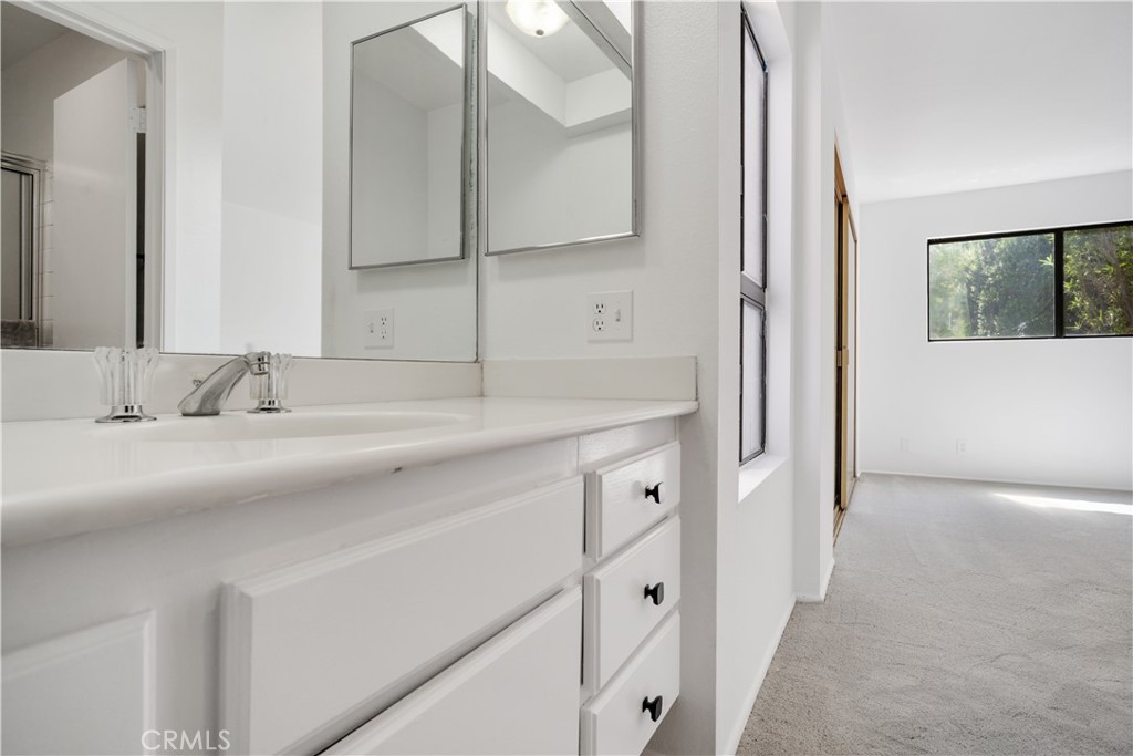 MLS #OC25219571 image #32