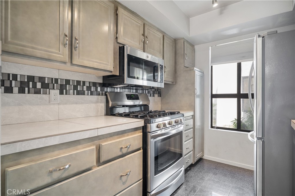 MLS #OC25219571 image #9