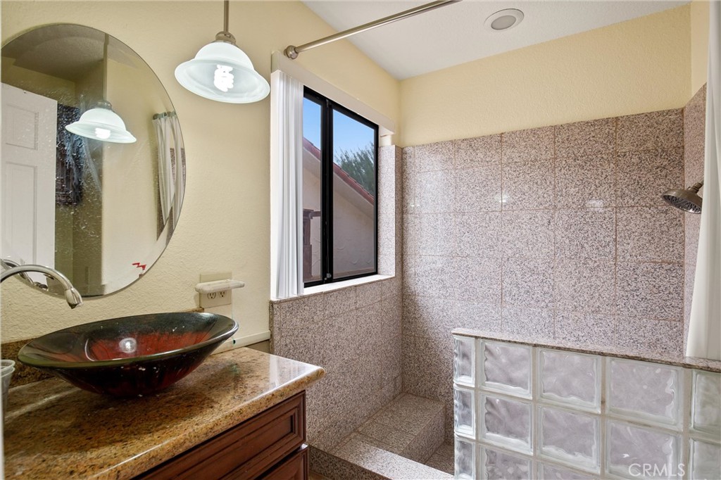 MLS #OC25223017 image #3