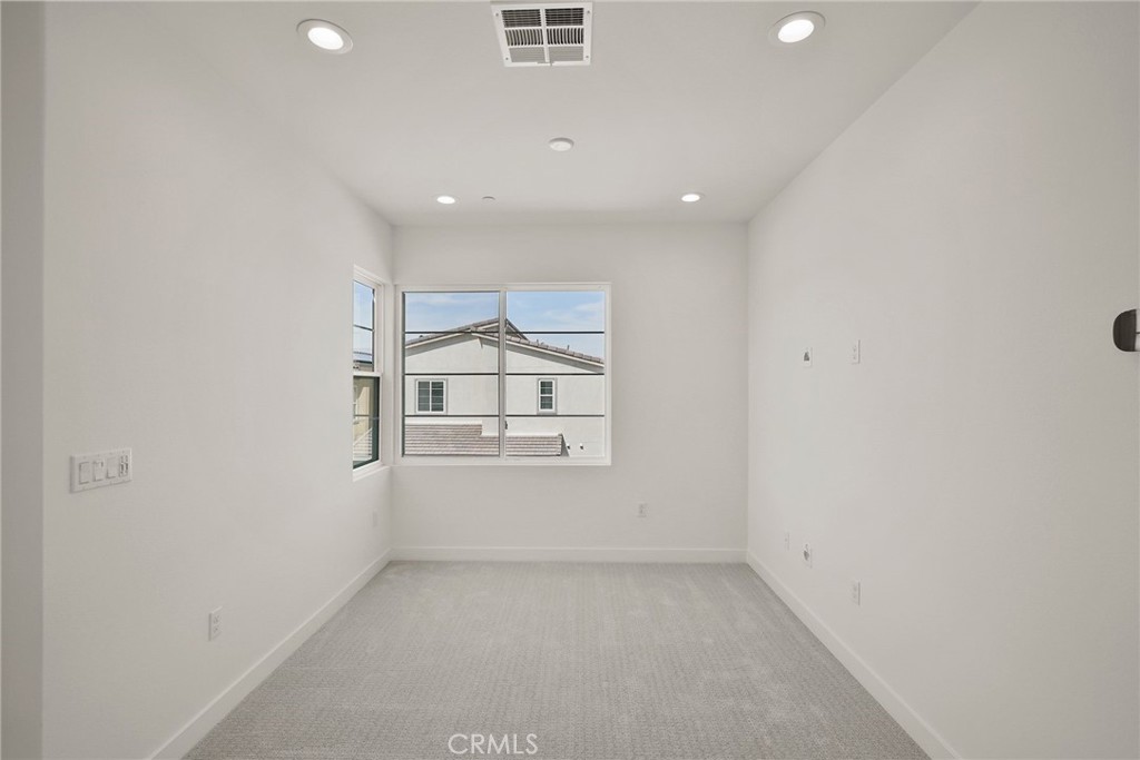 MLS #OC25227681 image #13