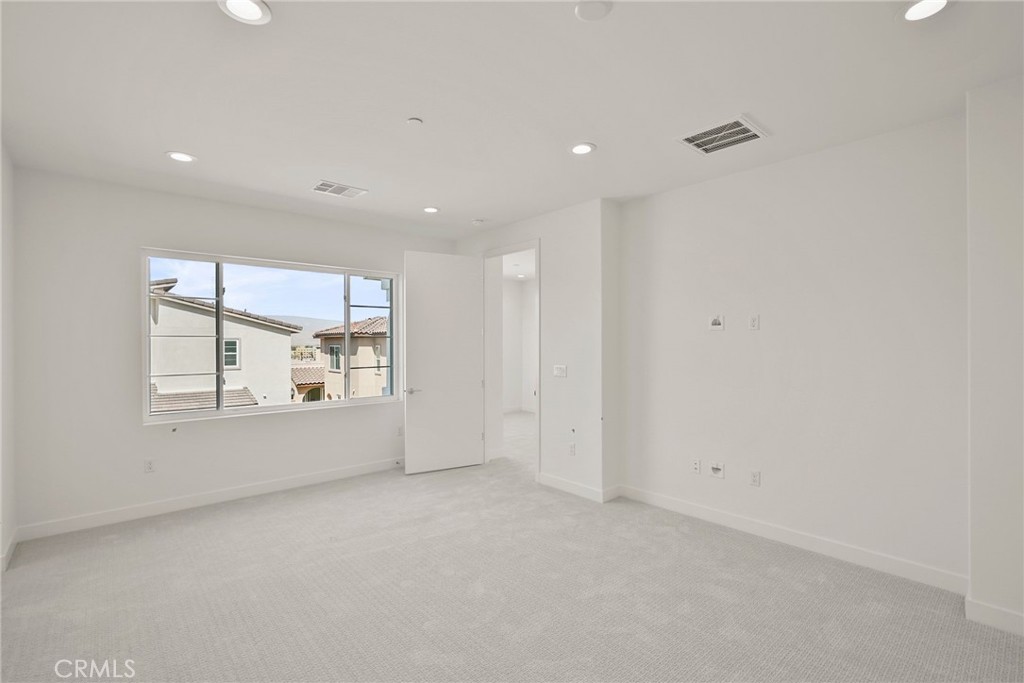 MLS #OC25227681 image #15