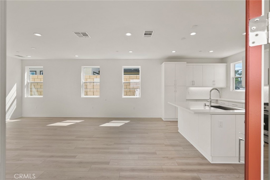 MLS #OC25227681 image #6