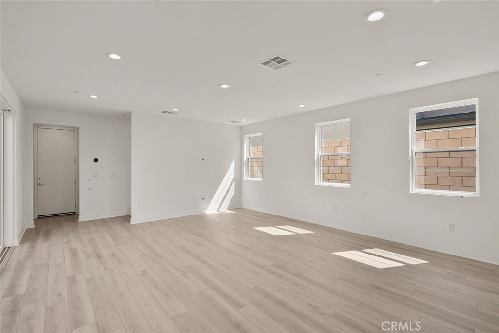 MLS #OC25227681 image #7