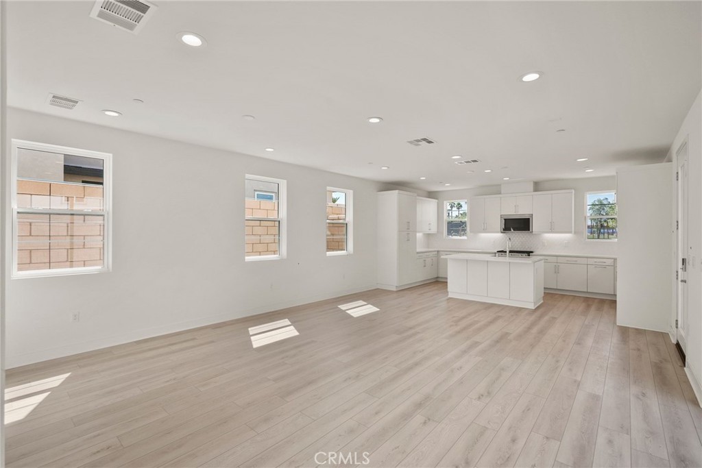 MLS #OC25227681 image #8