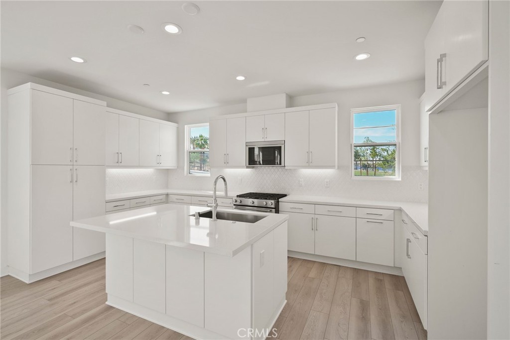 MLS #OC25227681 image #9