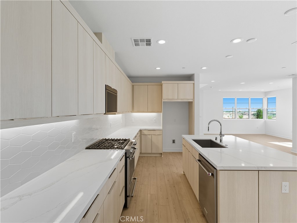 MLS #OC25227775 image #8