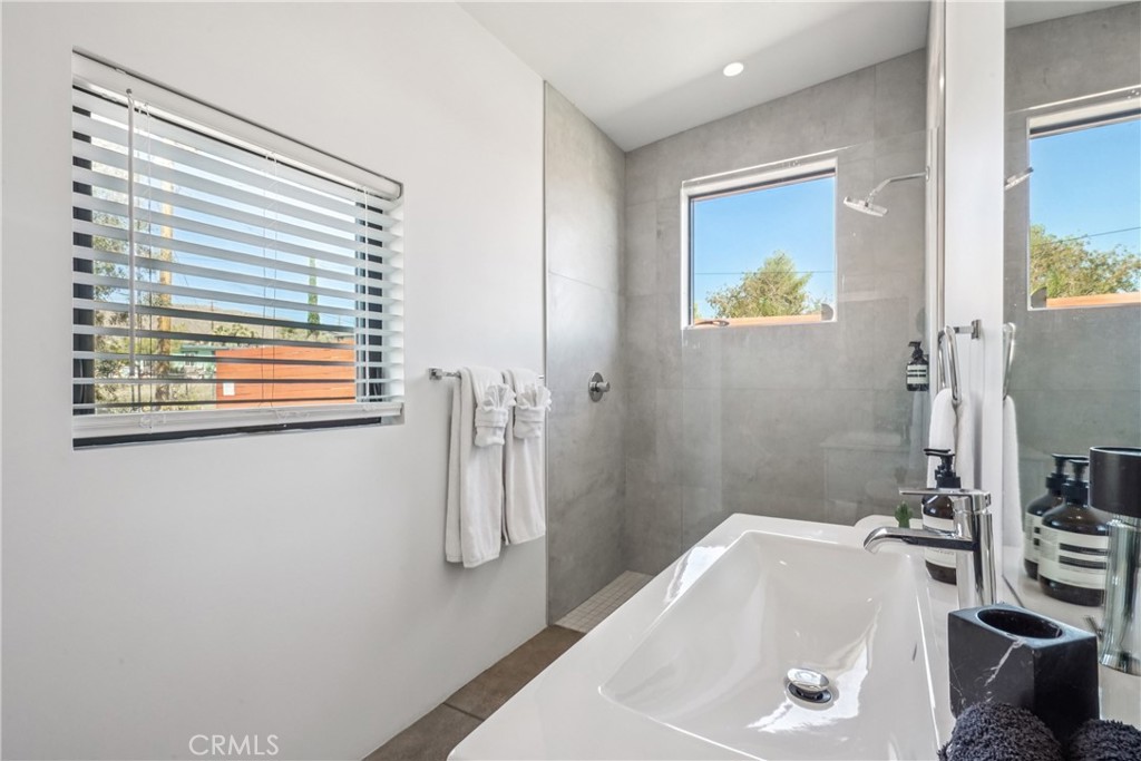 MLS #OC25234362 image #23