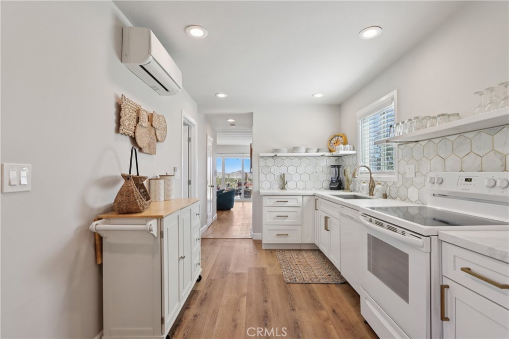 MLS #OC25240323 image #11