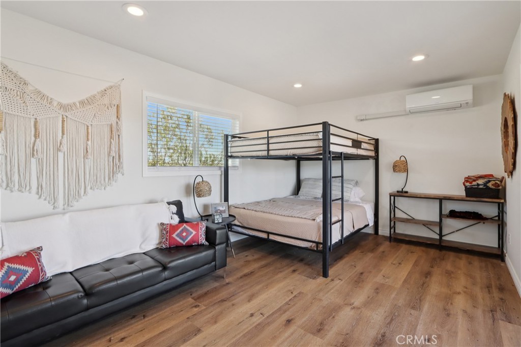 MLS #OC25240323 image #22