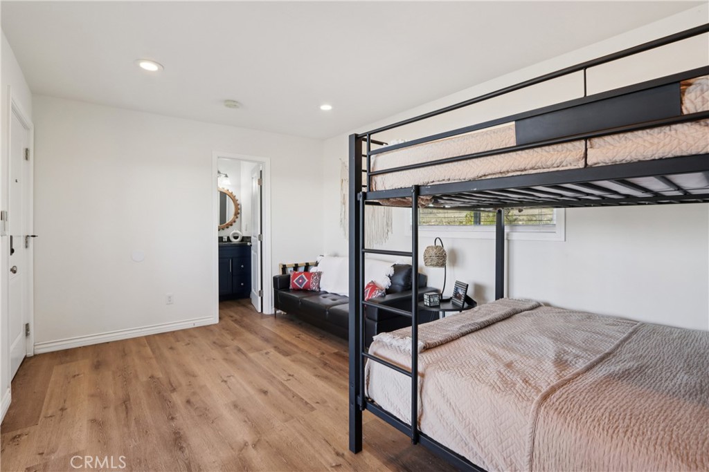 MLS #OC25240323 image #24