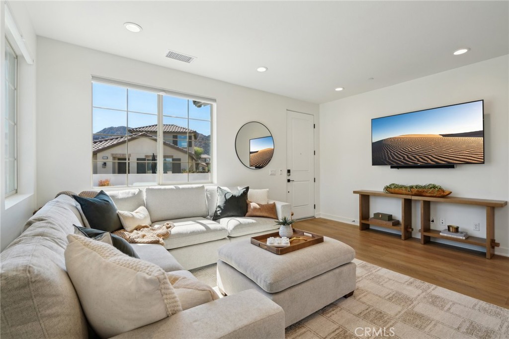 MLS #OC25241745 image #4