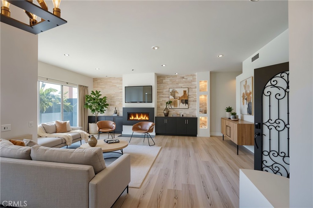 MLS #OC25241892 image #5