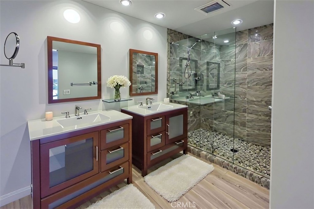 MLS #OC25241892 image #9