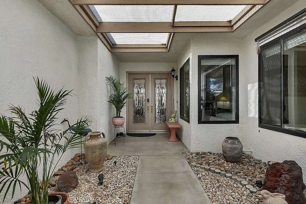 MLS #OC25244932 image #3