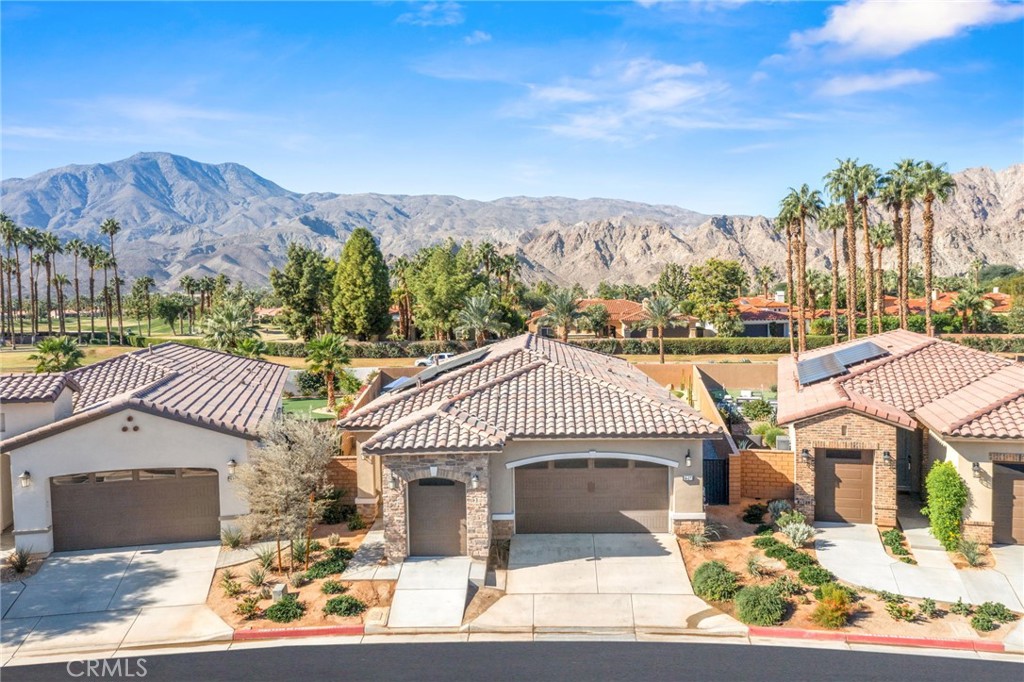 MLS #OC25245423 image #1