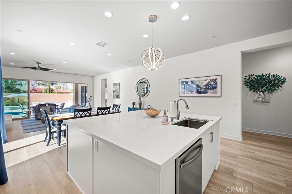 MLS #OC25245423 image #15