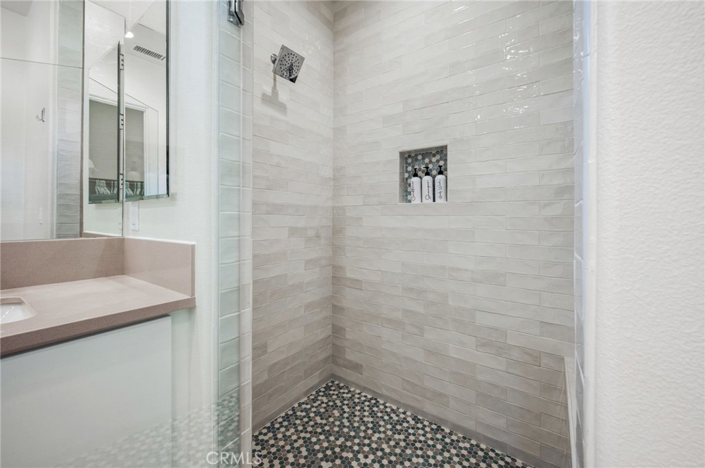 MLS #OC25245423 image #23