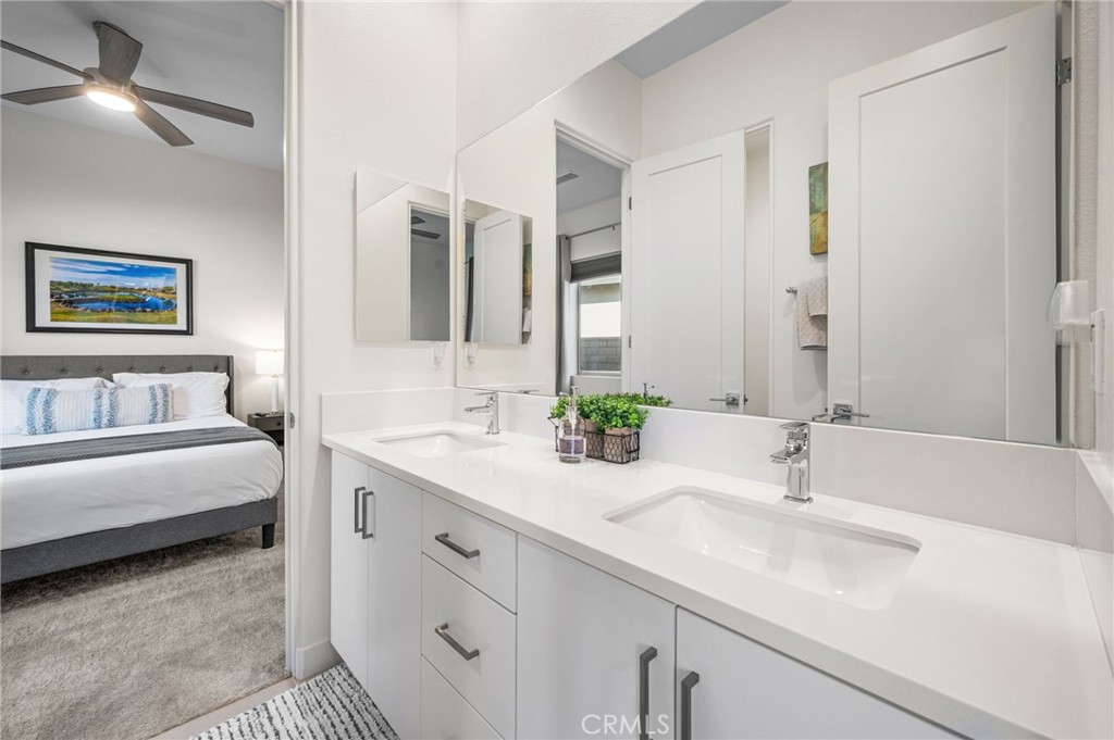 MLS #OC25245423 image #30