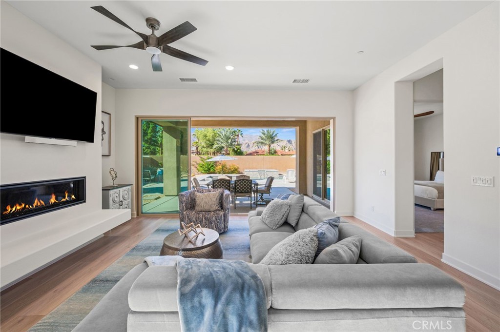 MLS #OC25245423 image #4