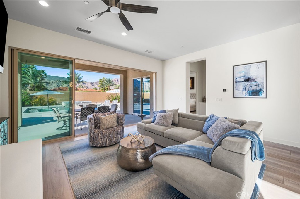 MLS #OC25245423 image #7