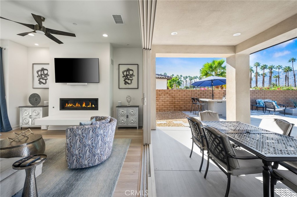 MLS #OC25245423 image #9