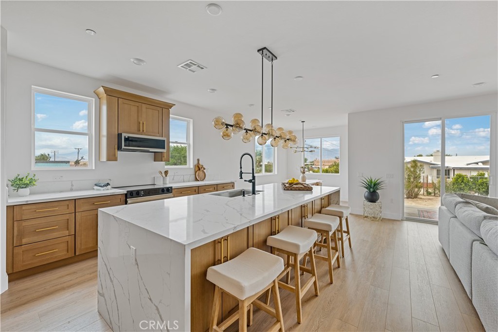 MLS #PW25093391 image #0