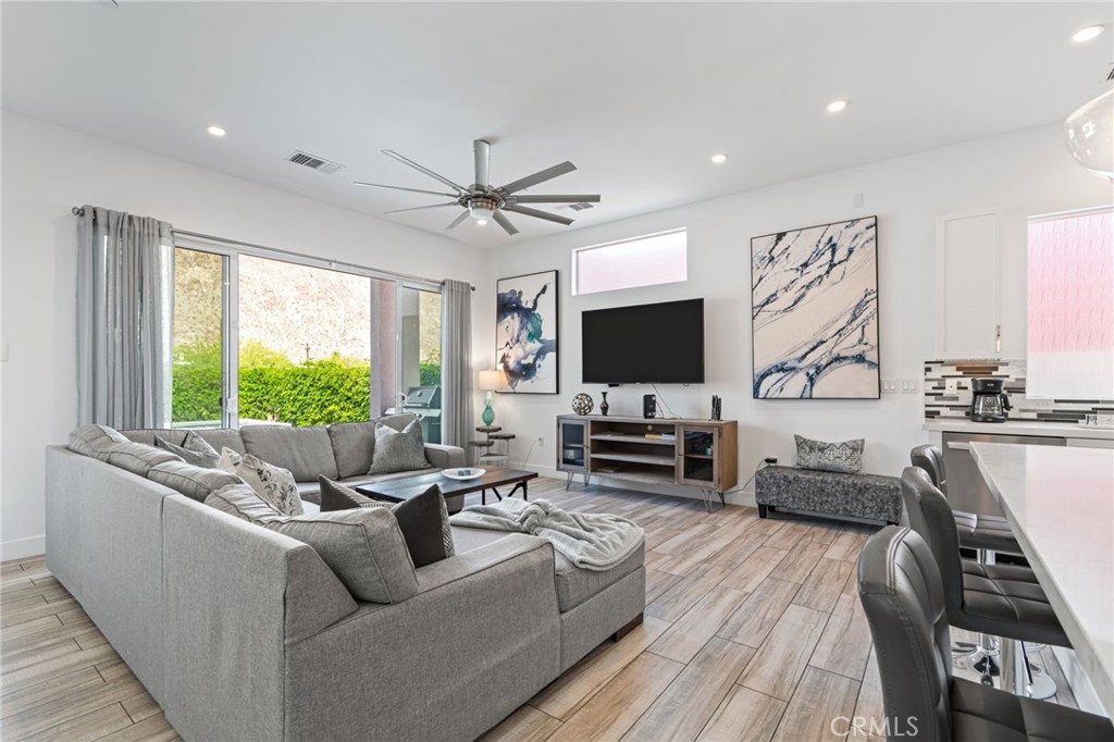 MLS #SR25103024 image #1